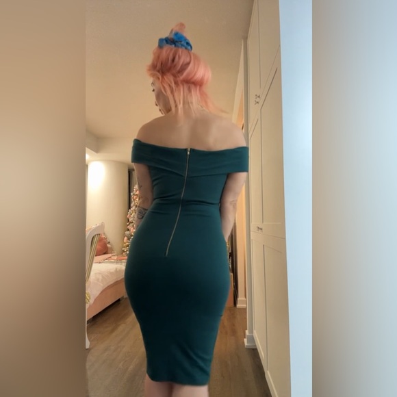 Room Service Dresses & Skirts - Chic Off-Shoulder Midi Dress in Teal